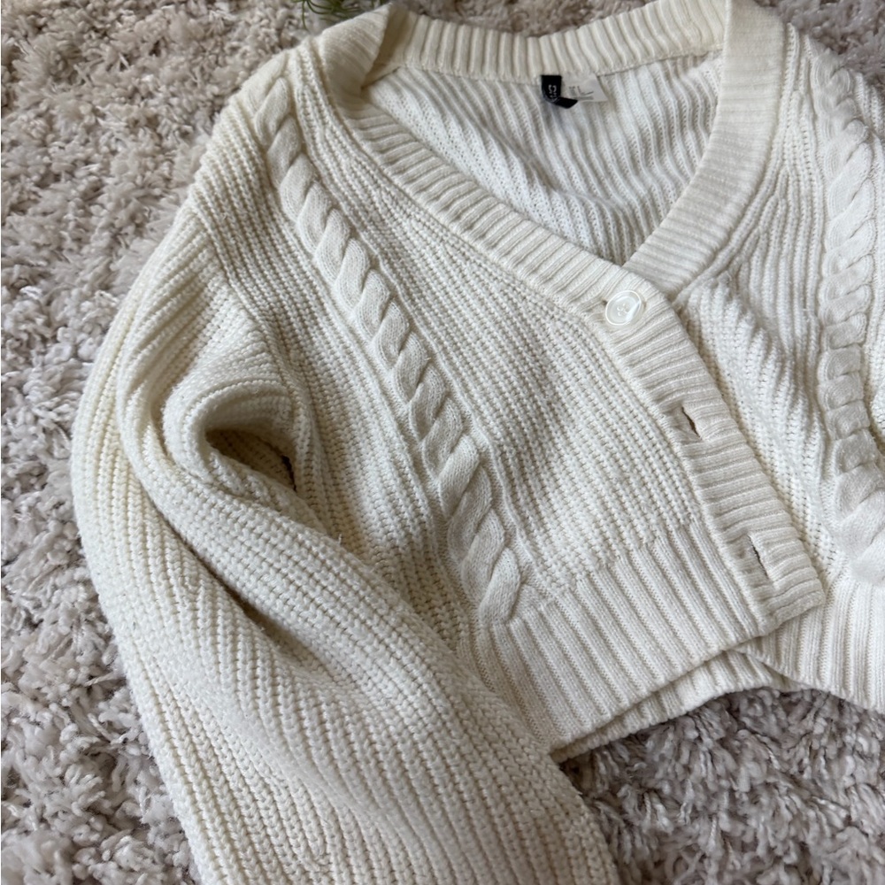 Elegant Cream V-Neck button down crop top thicknet super cute Cardigan - Picture 4 of 6